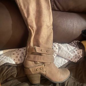 SHI by Journey Lola Taupe knee high boots new condition size 7